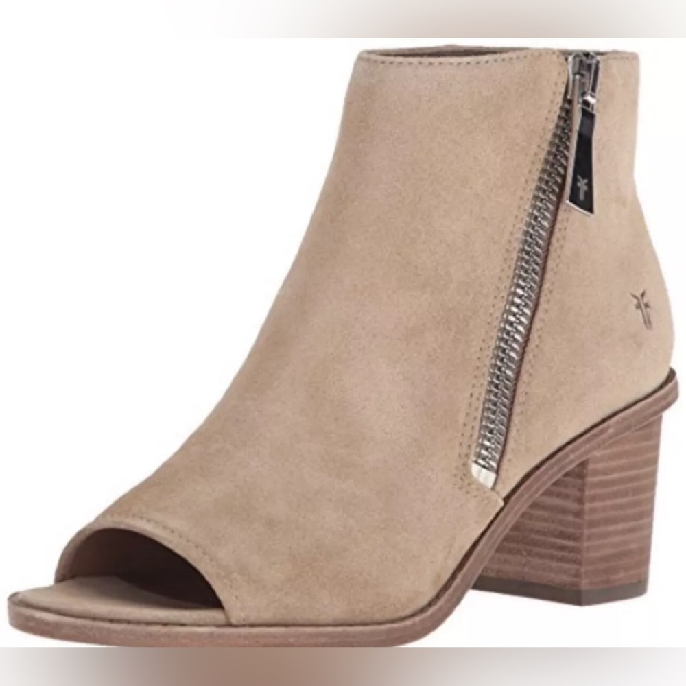FRYE Women’s Brielle Zip Peep Toe Bootie Boot Beige Size 5.5; in original box